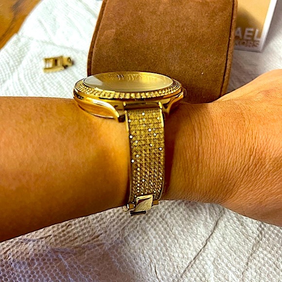 Michael Kors Limited Edition Watch in Gold - Picture 5 of 8